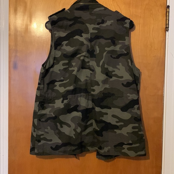 Vest - Picture 3 of 3